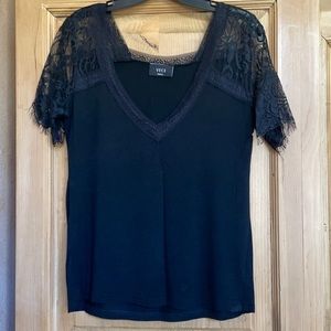 NWOT VICI LACY VEE NECK